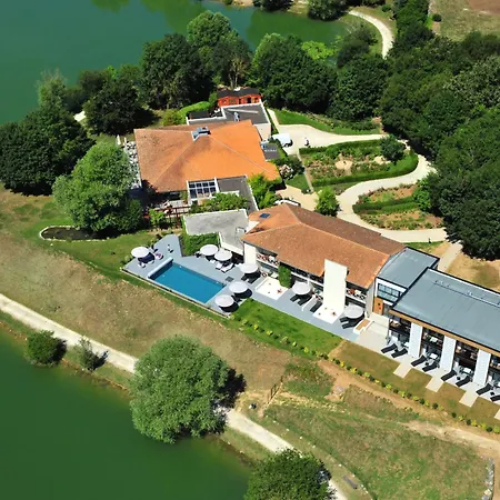 Les Jardins Du Lac 酒店 3*