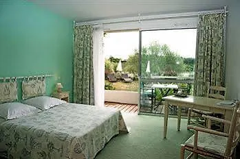 Les Jardins Du Lac 酒店 3*