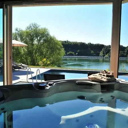 Les Jardins Du Lac 酒店 3*
